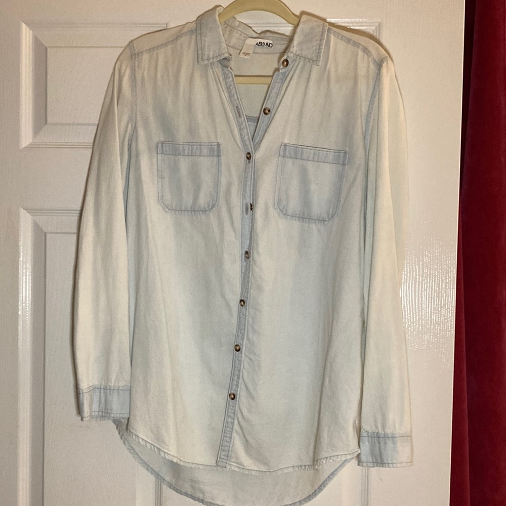 Abound M light jean button down shirt